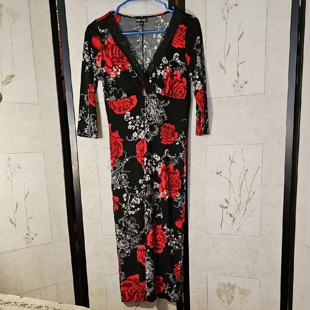 Wet Seal Black and Red Sheath Dress with V-Neck Cuffed Sleeves